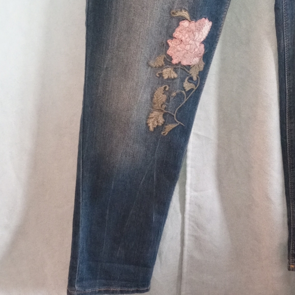 Code bleu embroidered floral jeans - Picture 3 of 6